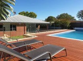 Rivervale Retreat - Spacious Family Living