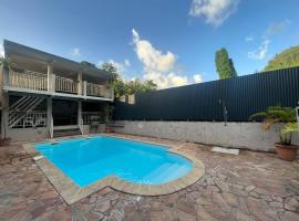 Le Tournesol - Résidence la ROXELLE, hotel v destinaci Saint-Pierre