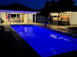 Spectacular Backyard Oasis Awaiting You, hotel v destinaci Hot Springs