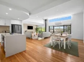 153 Centenary Heights Rd