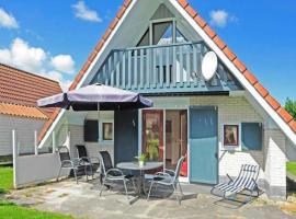 Lilian Modern Holiday home at a typical dutch canal, close to the Lauwersmeer, hotel in Anjum