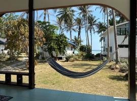 Beach house in Chaloklum, hotel em Mae Haad