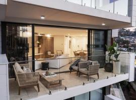 DeJa Blue - Luxury Apartment in Unbeatable Location, hôtel de luxe à Terrigal