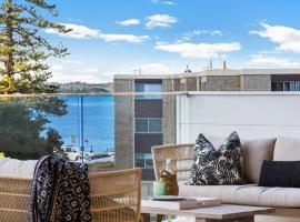 DeJa Blue - Luxury Apartment in Unbeatable Location, luxury hotel in Terrigal
