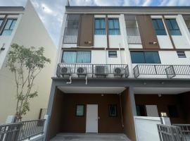 New Townhouse @Central Rayong، شقة في رايونغ