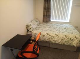Ensuite Double-bed (H1) close to Burnley city centre, hotel i Burnley