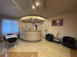 Hotel Marco Płońsk Szkolna 115，普翁斯克的飯店