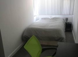 Double-bed (E2) close to Burnley city centre, hotell i Burnley