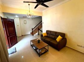 Private House in the heart of Penang, cottage in Gelugor