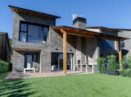 Casa rural de lujo en Alt Urgell, Pirineos., vil·la a Aravell