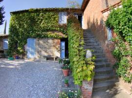 Fattoria Santa Vittoria Apartment Upupa โรงแรมในMarciano