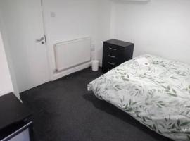 Double-bed (G2) close to Burnley city centre, bed and breakfast en Burnley