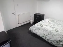 Double-bed (G2) close to Burnley city centre