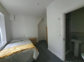 Ensuite Double-bed L3 Burnley City Centre, hotel in Burnley