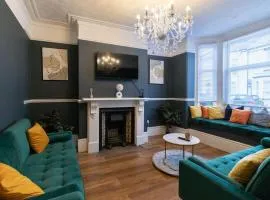 Open Mind Property - Hot Tub, 5 Bedroom & Free Parking