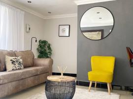 Gorgeous 2-Bedroom apartment, hotel a Secunda
