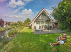 Sonnenhaus 6 pers house with sunny terrace at a typical dutch canal & by Lauwersmeer lake., hotel in Anjum