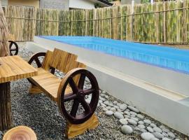 2BR House in Elyu for 8 pax with Pool Access, koča 