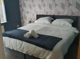 Double Bedroom 96GLC Greater Manchester, B&B in Middleton
