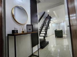 Nature views 2 bed apartment in Victoria Island, hotel in Igboshere