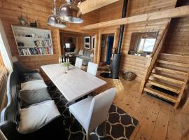 Cozy family friendly cabin, отель в городе Устаосет