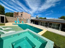 Casa quinta ESPERANZA, hotel dengan parkir di Tristán Suárez