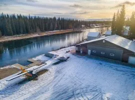 Biplane Hangar Lakeviews with Northern Lights