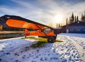 Biplane Hangar Lakeviews with Northern Lights