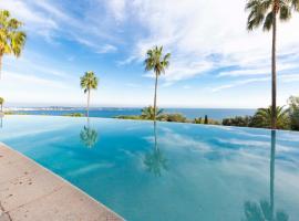 Exceptional Super-Cannes Glaïeuls with sea views pools & private jacuzzi, hotel a Vallauris