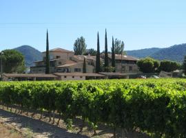 Joli appartement et terrasse vue sur les dentelles โรงแรมในSablet