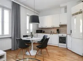 Kotimaailma Apartments Kamppi - 2BR in the city center with key code