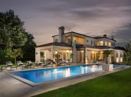 Villa Nevija u Ladicima for 10 people with sea view & sports complex in Central Istria