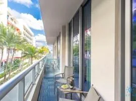 Beachfront Condo -ROOFTOP POOL OceanView Balcony