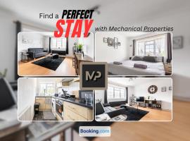 Luxury Apartment By Mechanical Properties Short Lets and Serviced Accommodation Epsom with Parking, viešbutis mieste Epsomas