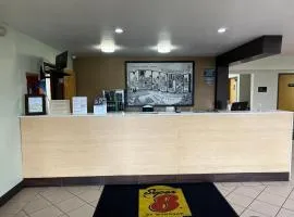 Super 8 by Wyndham Farmington