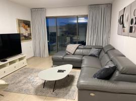 Luxury apartment on the beach, hotel de luxo em Herzelia 