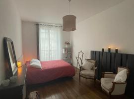 Bed and Breakfast 2 chambres, 1 salle d'eau - Centre Versailles، فندق في فرساي
