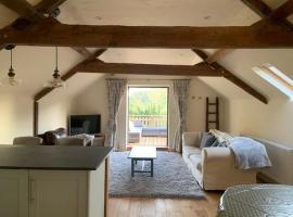 Beautiful converted Coach house for two, apartment in Hoptonheath
