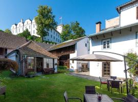 Historisches Stadthaus - Wohnen im Herzen von Weitra, hotel con estacionamiento en Weitra