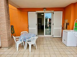 SE052 - Marotta, delizioso bilocale con giardino, apartment in Marotta