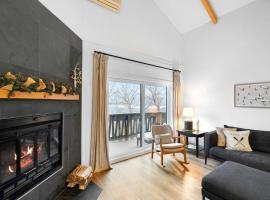 Cozy & Simple Condo with Views of Mont-Tremblant，蒙特朗布朗的飯店