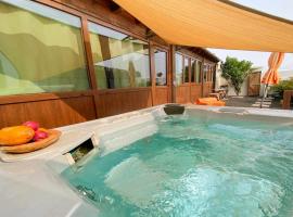 Casita Mis Chinijos con Jacuzzi o Minipiscina – hotel w mieście La Asomada