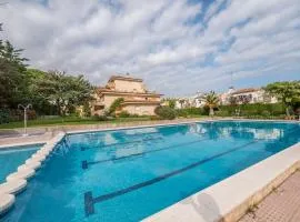 Stil Mar. Apartment for 5 people with communal pool