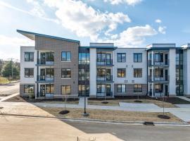 Bright Bloomington Apartment in New-Build Complex, apartment in Bloomington