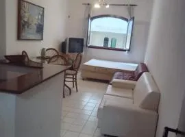 POUCOS PASSOS da PRAIA da Enseada, MELHOR praia do Guaruja e ao lado de vários estabelecimentos, podendo fazer tudo a pé !