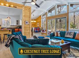 Chestnut Tree Lodge - Modern Wooded Escape, sumarhús í Jim Thorpe