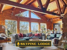 Skypine Lodge - Log Lodge Atop the World, cottage in Jim Thorpe