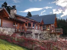 Stunning Lake Front House in San Carlos de Bariloche، بيت عطلات في سان كارلوس دي باريلوتشي