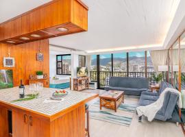 Renovated Mountain View Getaway with Free Parking!, hotel v Honolulu