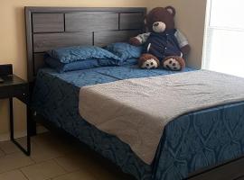Comfy room and more, hotel in Poinciana